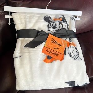 Halloween Mickey & Minnie Plush Throw